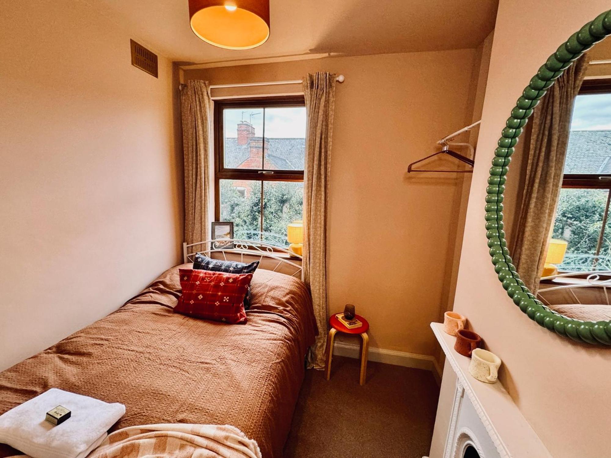 Merton Retreat- Free Parking, Central, City Luxury!! Holiday home *